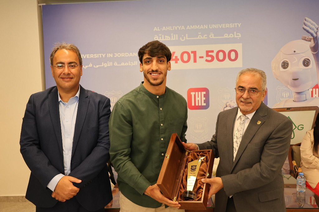 بالصور ... عمان الأهلية تحتفي بطلبتها المتميزين في مختلف المجالات وتكرّمهم تقديراً لإنجازاتهم - صورة 4