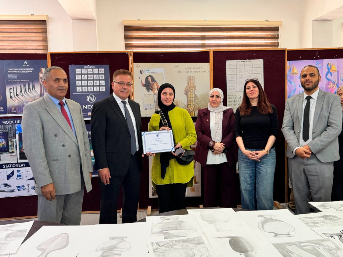 رئيس جامعة إربد الأهلية يَرعى افتتاح معرض مشاريع التخرج السنوي لطلبة قسم التصميم الجرافيكي...صور - صورة 5