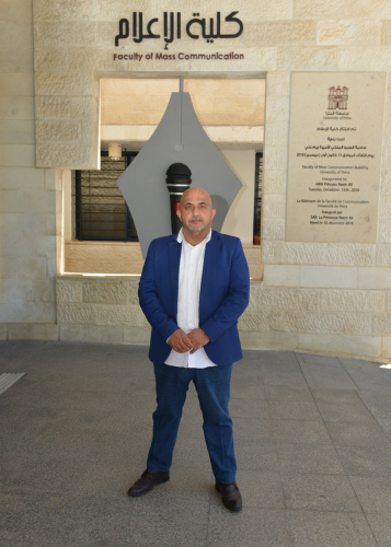 رئيس جامعة البترا يكرم الصحفي عبيدة الضمور ضمن برنامج تكريم الخريجين المتميزين - صورة 3